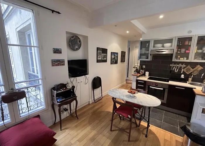 Bright On Rue Ballu Apartment *