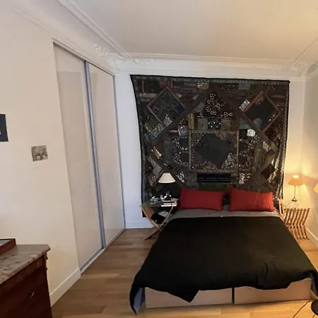 Apartment Bright On Rue Ballu Paris