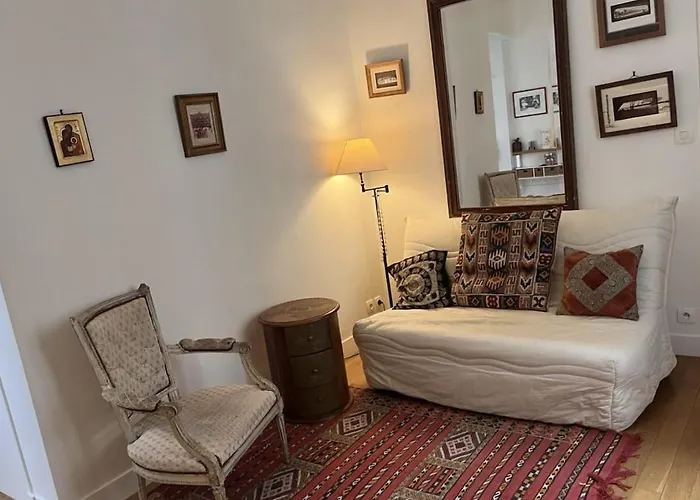 Bright On Rue Ballu *